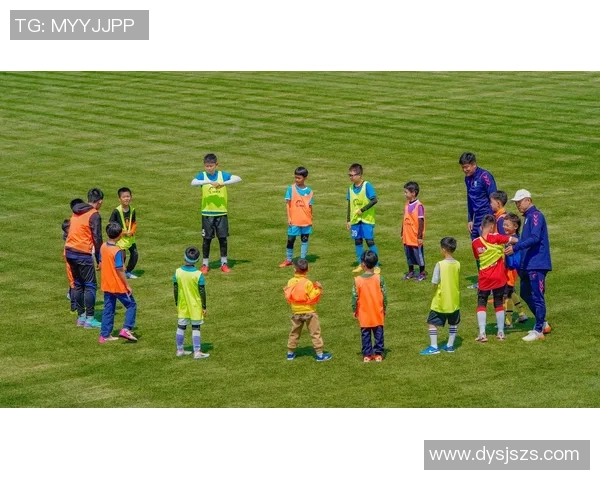 足球明星共同表达团结精神的精彩瞬间展现团队力量与友谊